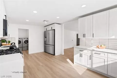 1305 Sattes St, Las Vegas, NV 89101