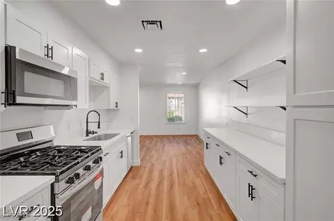 3907 Torsby Pl, Las Vegas, NV 89119