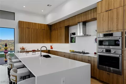 Kitchen - 42 Sand Star Ln, Henderson, NV 89011 photo 4 of 6