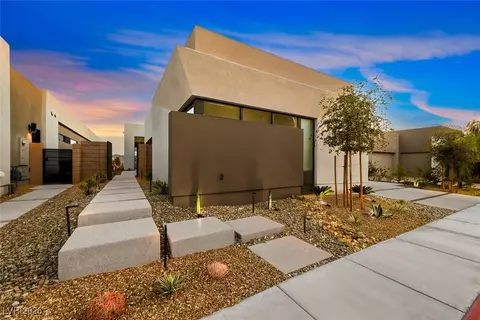 Exterior - 42 Sand Star Ln, Henderson, NV 89011 photo 5 of 17