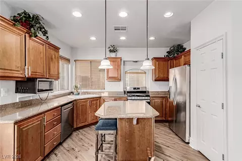135 Broken Putter Way, Las Vegas, NV 89148
