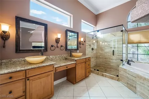 Bath - 2107 Eaglepath Cir, Henderson, NV 89074 photo 2 of 6