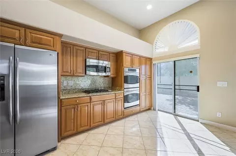Kitchen - 2107 Eaglepath Cir, Henderson, NV 89074 photo 3 of 3