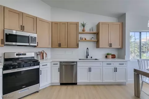 2747 Quaker Ridge Rd, Las Vegas, NV 89142