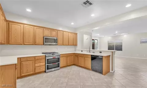 Kitchen - 2607 Dirleton Pl, Henderson, NV 89044 photo 1 of 2