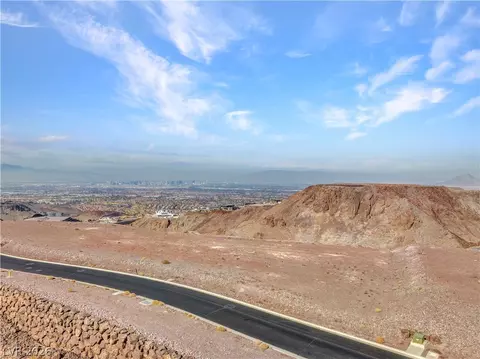 42 Cloudrock Ct, Henderson, NV 89012