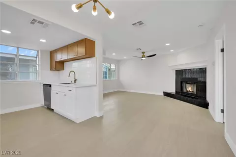 5841 Medallion Dr #102, Las Vegas, NV 89122