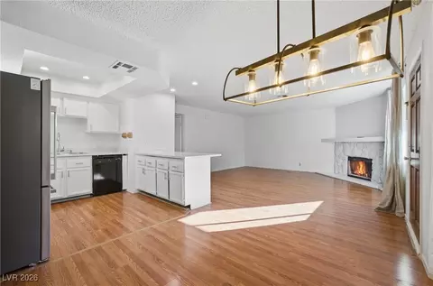 945 Falconhead Ln #201, Las Vegas, NV 89128