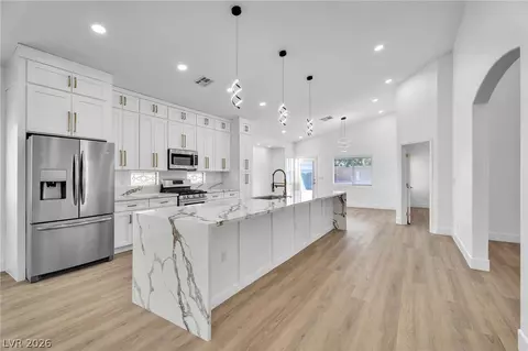 8233 Valley Stream Ave, Las Vegas, NV 89131