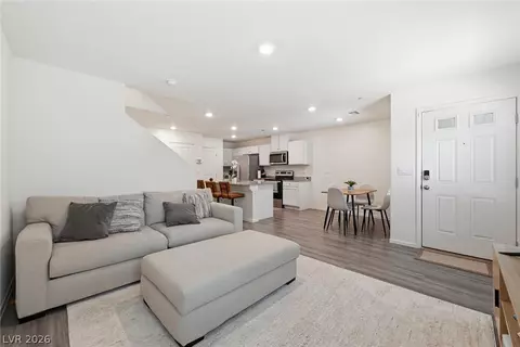 9929 Canary Hills St, Las Vegas, NV 89141