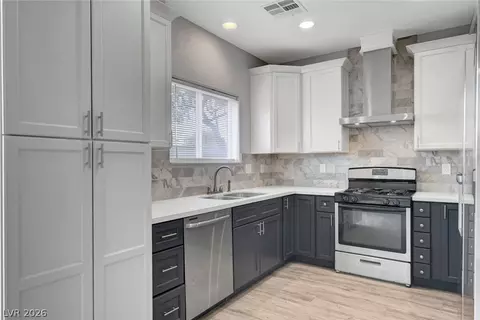 6732 Fort Benton Rd, Las Vegas, NV 89122