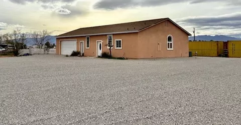 2421 E Falcon St, Pahrump, NV 89048