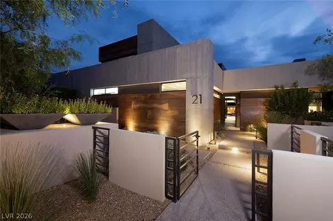 21 Drifting Shadow Way, Las Vegas, NV 89135