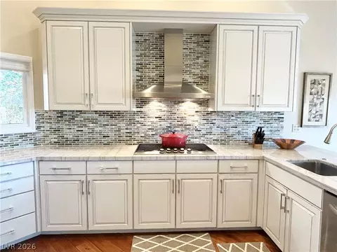 7307 Mission Hills Dr, Las Vegas, NV 89113