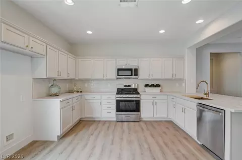 8916 El Diablo St, Las Vegas, NV 89131