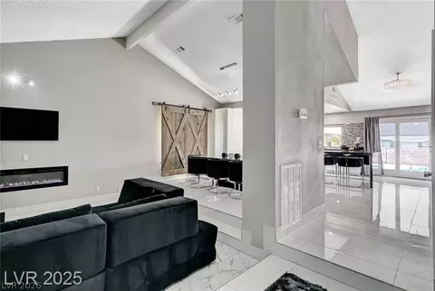 6352 Peppermill Dr, Las Vegas, NV 89146