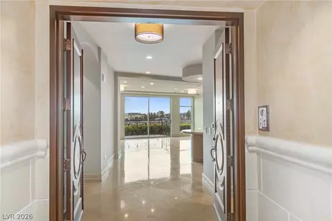 9101 Alta Dr #16, Las Vegas, NV 89145