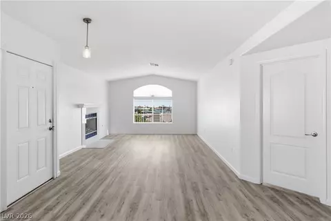 Living - 2184 Camel Mesa Dr, Laughlin, NV 89029 photo 3 of 10