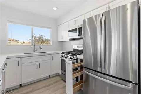 Kitchen - 2184 Camel Mesa Dr, Laughlin, NV 89029 photo 10 of 11