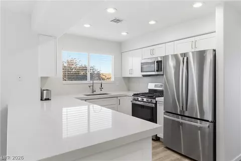 Kitchen - 2184 Camel Mesa Dr, Laughlin, NV 89029 photo 2 of 11