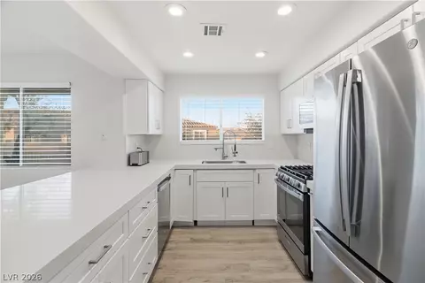 Kitchen - 2184 Camel Mesa Dr, Laughlin, NV 89029 photo 4 of 11