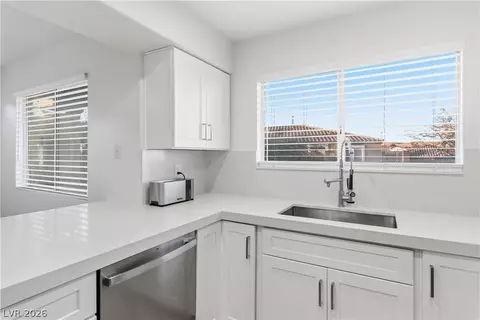 Kitchen - 2184 Camel Mesa Dr, Laughlin, NV 89029 photo 7 of 11