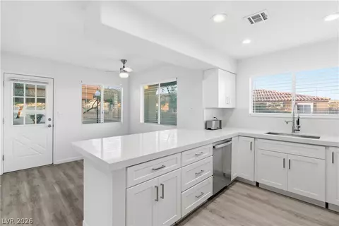 Kitchen - 2184 Camel Mesa Dr, Laughlin, NV 89029 photo 5 of 11