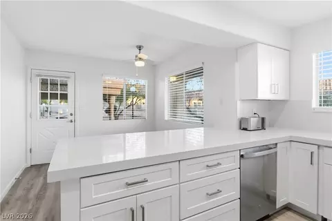 Kitchen - 2184 Camel Mesa Dr, Laughlin, NV 89029 photo 6 of 11