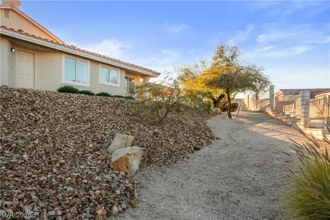 Exterior - 2184 Camel Mesa Dr, Laughlin, NV 89029 photo 14 of 21
