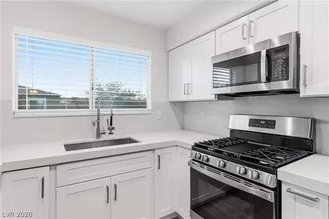 Kitchen - 2184 Camel Mesa Dr, Laughlin, NV 89029 photo 9 of 11