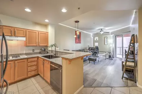 43 E Agate Ave #301, Las Vegas, NV 89123