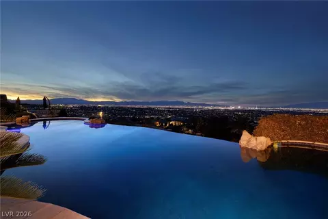 472 Saint Moritz Dr, Henderson, NV 89012