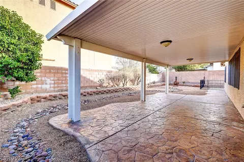 Exterior - 312 W Warm Front St, Henderson, NV 89014 photo 2 of 8