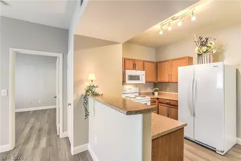 2051 Hussium Hills St #104, Las Vegas, NV 89108