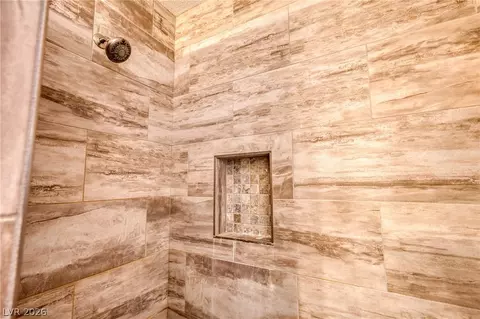 Bath - 3048 Soledad Dr, Laughlin, NV 89029 photo 2 of 5