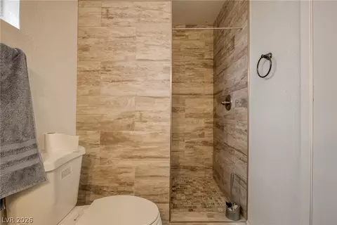 Bath - 3048 Soledad Dr, Laughlin, NV 89029 photo 3 of 5