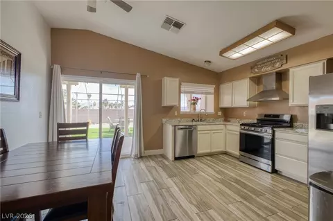 Kitchen - 3048 Soledad Dr, Laughlin, NV 89029 photo 4 of 4