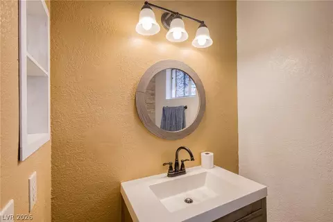 Bath - 3048 Soledad Dr, Laughlin, NV 89029 photo 1 of 5