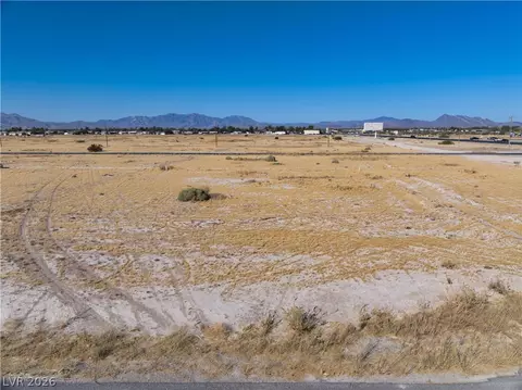 1040 S Thunderpass Ave, Pahrump, NV 89048