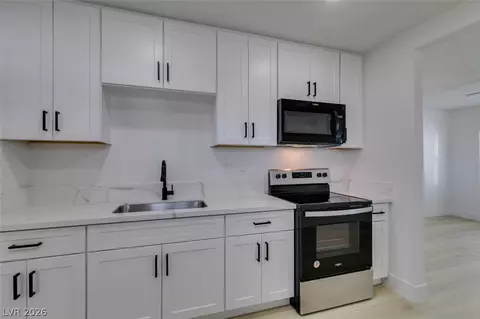 Kitchen - 254 W Basic Rd, Henderson, NV 89015 photo 4 of 5
