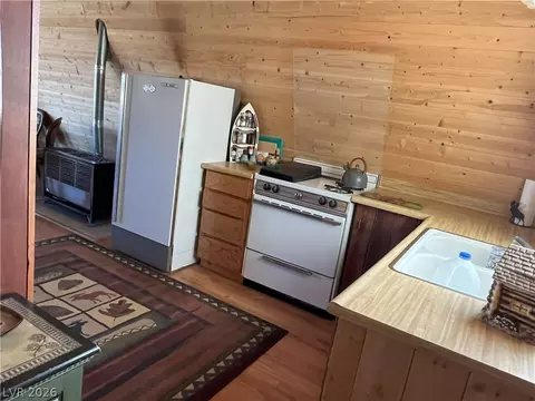 Kitchen - 2407 E 2850 S, Brian Head, UT 84719 photo 2 of 2