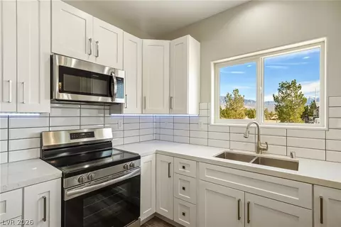 711 W Leffner Dr, Pahrump, NV 89060