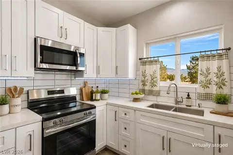 711 W Leffner Dr, Pahrump, NV 89060