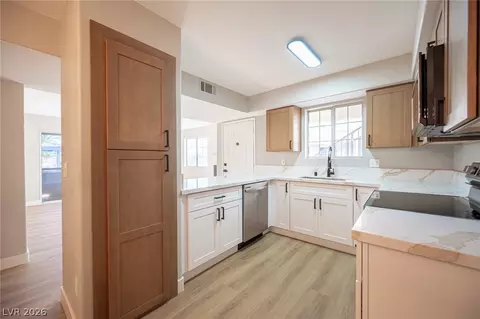 2725 S Nellis Blvd #1040, Las Vegas, NV 89121