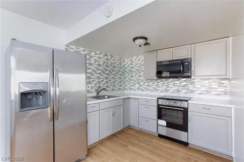 3821 12 Daisy St #26, Las Vegas, NV 89119