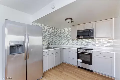 3821 12 Daisy St #26, Las Vegas, NV 89119