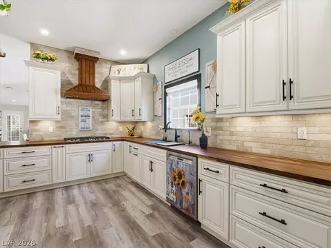 4904 Winterset Dr, Las Vegas, NV 89130