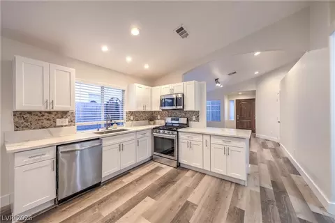 8233 W Rochelle Ave, Las Vegas, NV 89147