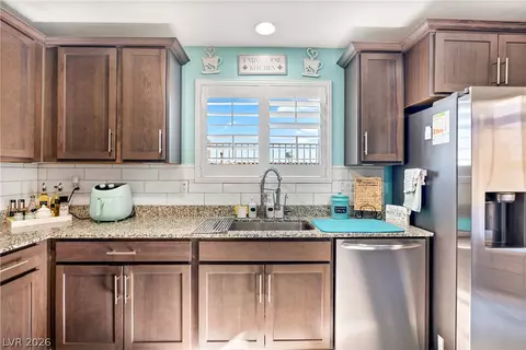 Kitchen - 2225 Chandler Ranch Pl, Laughlin, NV 89029 photo 4 of 5