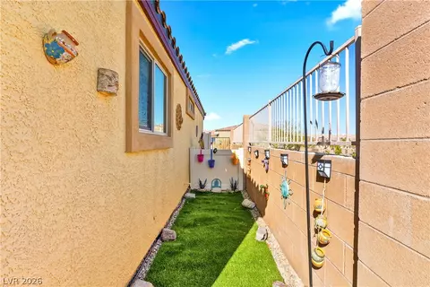 Exterior - 2225 Chandler Ranch Pl, Laughlin, NV 89029 photo 4 of 8